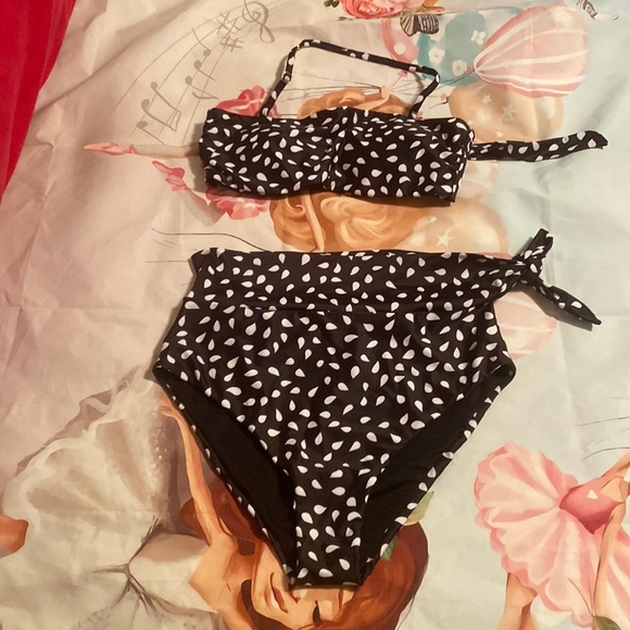 Other - Woman’s 2 piece Swimsuit Black and white Medium